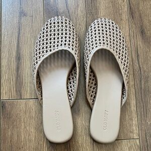 Old Navy Women's Tan Woven sandals